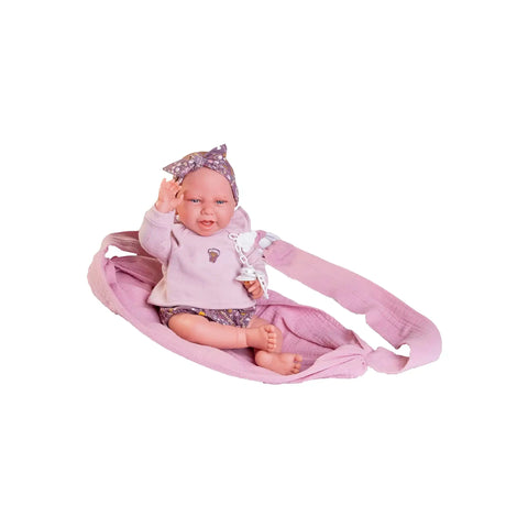 Recién Nacida Carla con fular portabebé de Muñecas Antonio Juan, ideal para que el hermano mayor cuide a su bebé cuando llega el recién nacido
