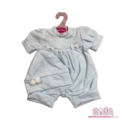 Conjunto de vestido azul de topitos, pantalón y gorro con pompones para muñeca de 42 cm