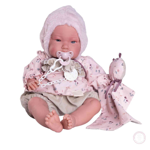 Alejandra Reborn con chaleco y doudou

