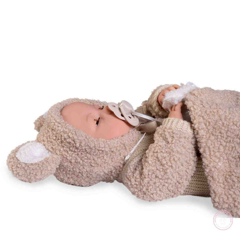 Bimba llorona con disfraz de osito

