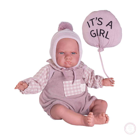 Detalle de Berta con capota, pañal y libro

