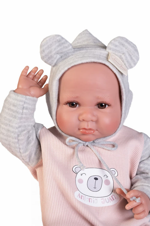 Luca con pijama y cojín Antonio Juan

