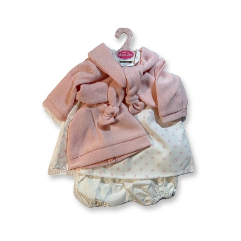 Conjunto de ropa para muñeca formado por vestido blanco de estrellas rosas, chaqueta rosa de punto, gorro y braguita blanca para muñeca de 52 cm Antonio Juan (MAJ-91152-55)