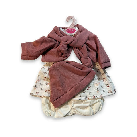 Conjunto de ropa para muñeca con vestido de flores, braguita crema, chaqueta rosa empolvado de punto y gorro para muñeca de 52 cm Antonio Juan (MAJ-91152-57)