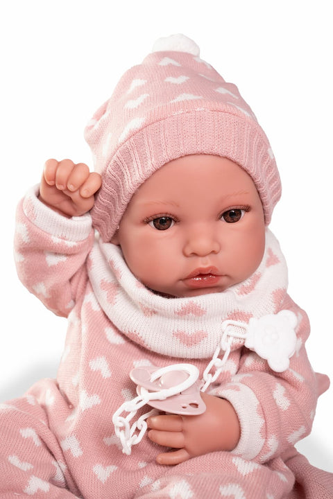 Erika Antonio Juan con conjunto corazones y toquilla

