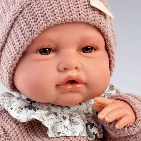 Muñeca realista de 50 cm con gorro y chupete

