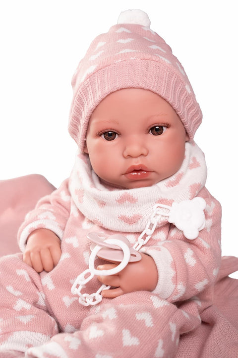 Erika Antonio Juan con conjunto corazones y toquilla

