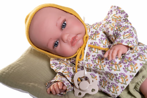 Toneta 2025 Antonio Juan con ropa colorida

