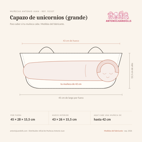Infografía: el Capazo de unicornios (grande) de Muñecas Antonio Juan (ref. 92107) dibujado a escala, con 45 × 28 × 15,5 cm por fuera y 43 × 26 × 15,5 cm de hueco interior; dentro cabe una muñeca de hasta 42 cm