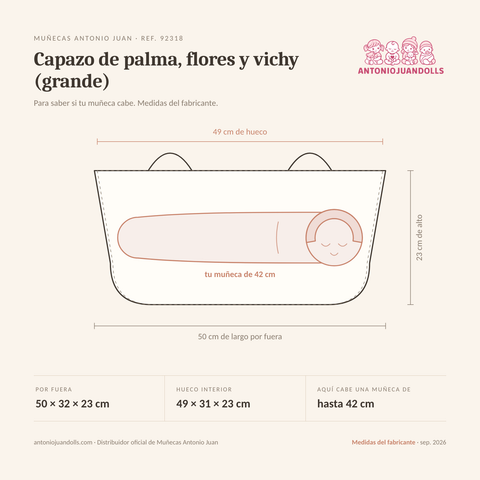 Infografía: el Capazo de palma, flores y vichy (grande) de Muñecas Antonio Juan (ref. 92318) dibujado a escala, con 50 × 32 × 23 cm por fuera y 49 × 31 × 23 cm de hueco interior; dentro cabe una muñeca de hasta 42 cm