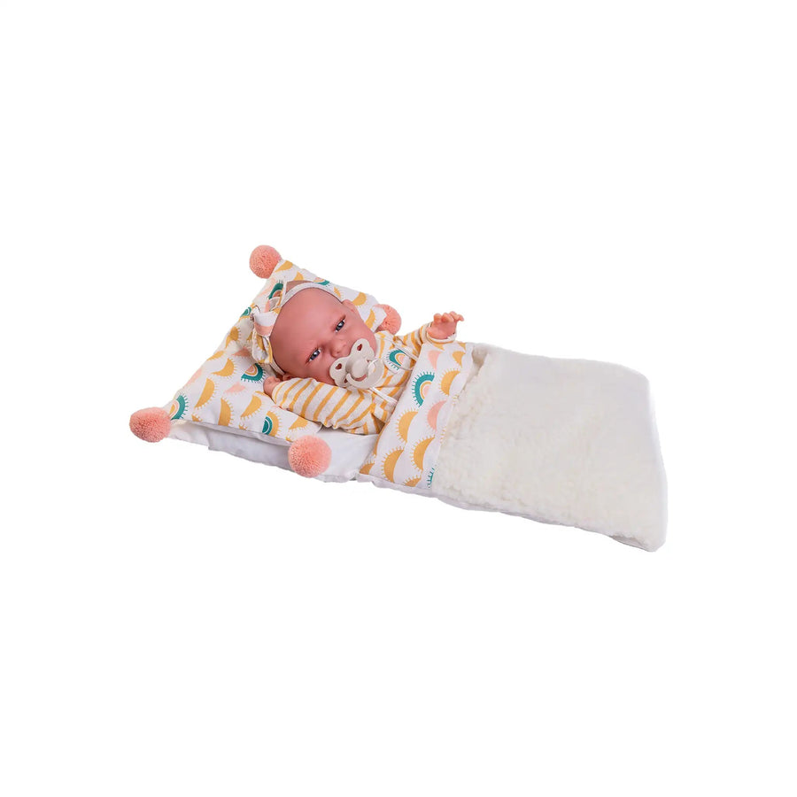Recién Nacida Baby Clara con saquito de soles (60354) - Muñecas Antonio Juan