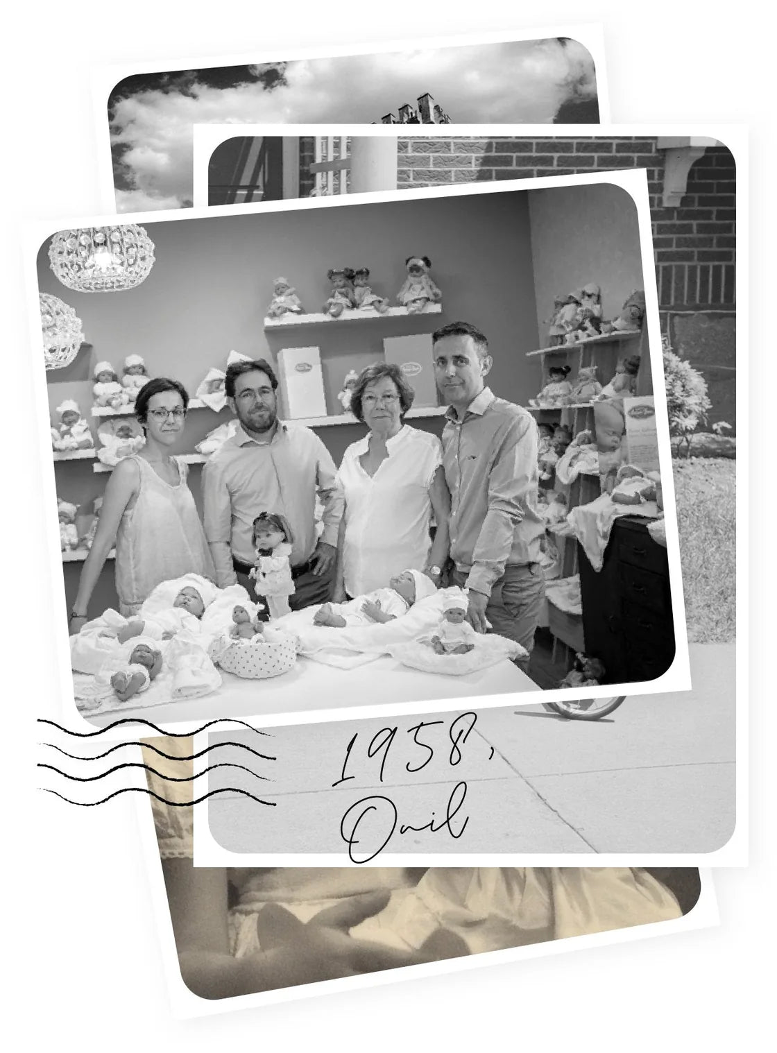 La familia de Muñecas Antonio Juan, tres generaciones de muñequeros en Onil, junto al recuerdo manuscrito 1958, Onil